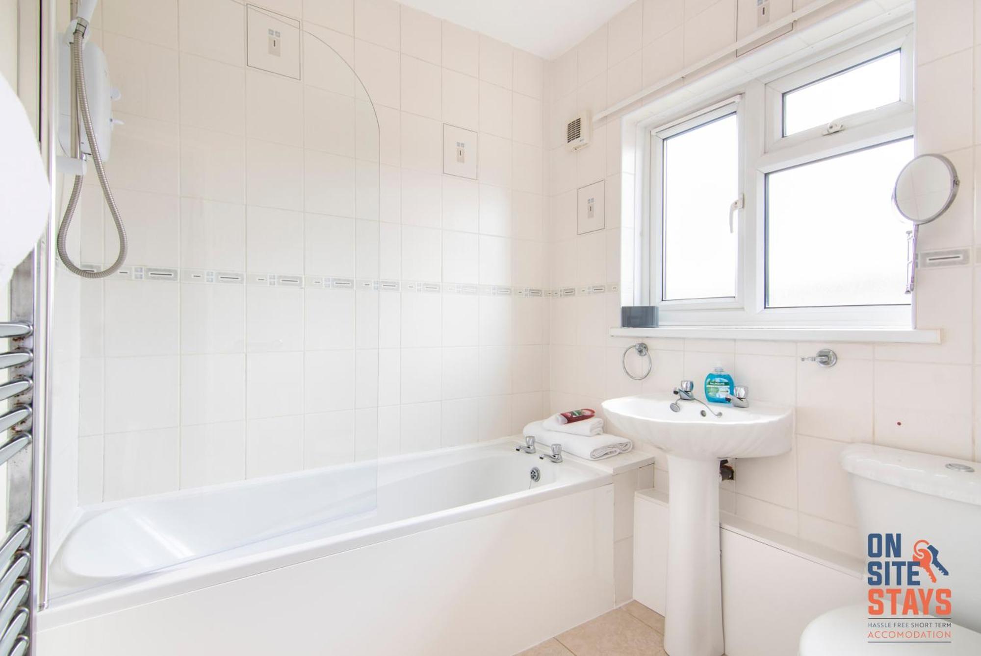 Onsitestays - Cosy 2-Bedroom Apartment With Private Entrance & Long Stay Prices Gravesend Kültér fotó