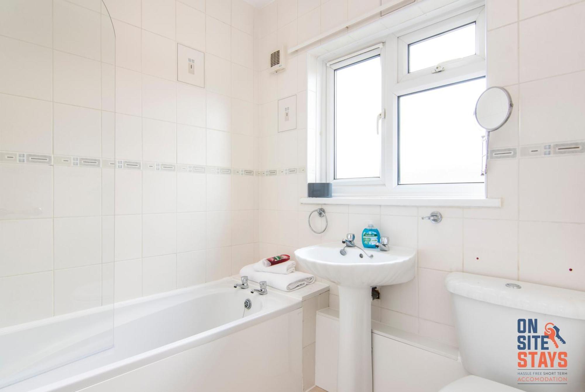 Onsitestays - Cosy 2-Bedroom Apartment With Private Entrance & Long Stay Prices Gravesend Kültér fotó